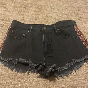 TRIBAL DISTRESSED SHORTS